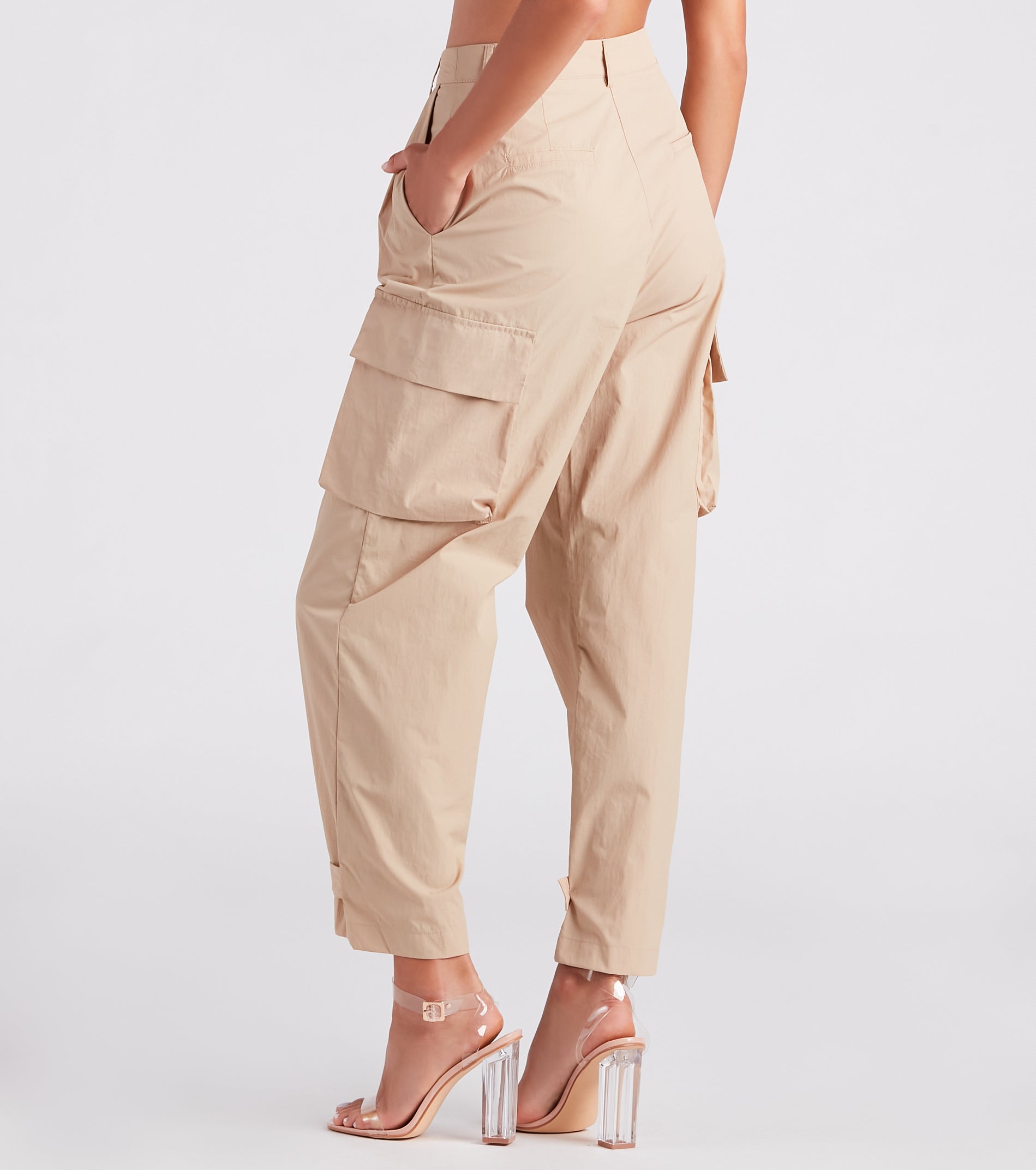 Weekend Style High-Rise Cargo Pants