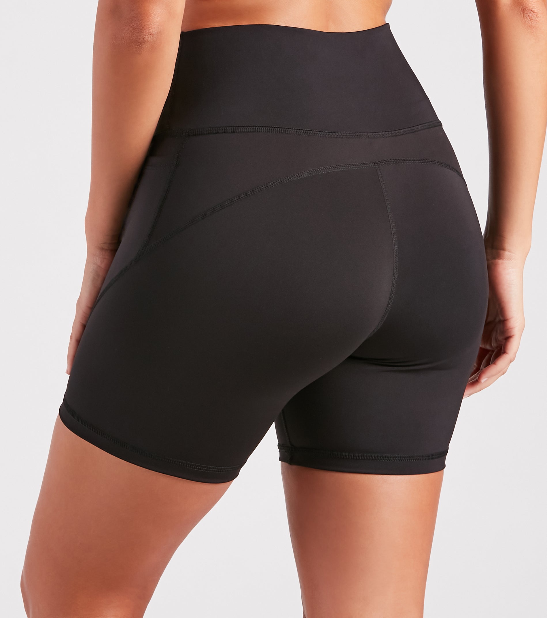 Stylish And Seamless High-Rise Biker Shorts