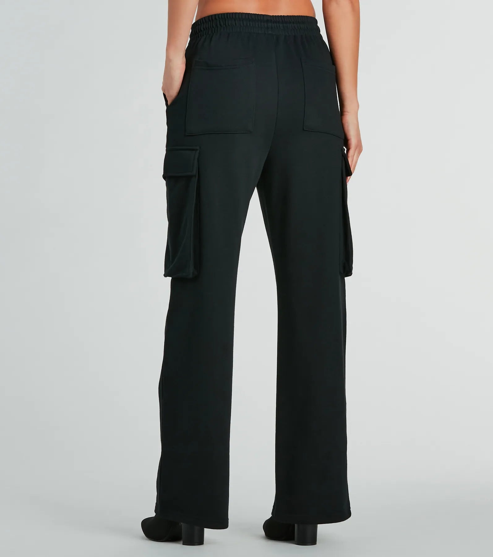 Elevated Cool Wide-Leg Cargo Sweatpants