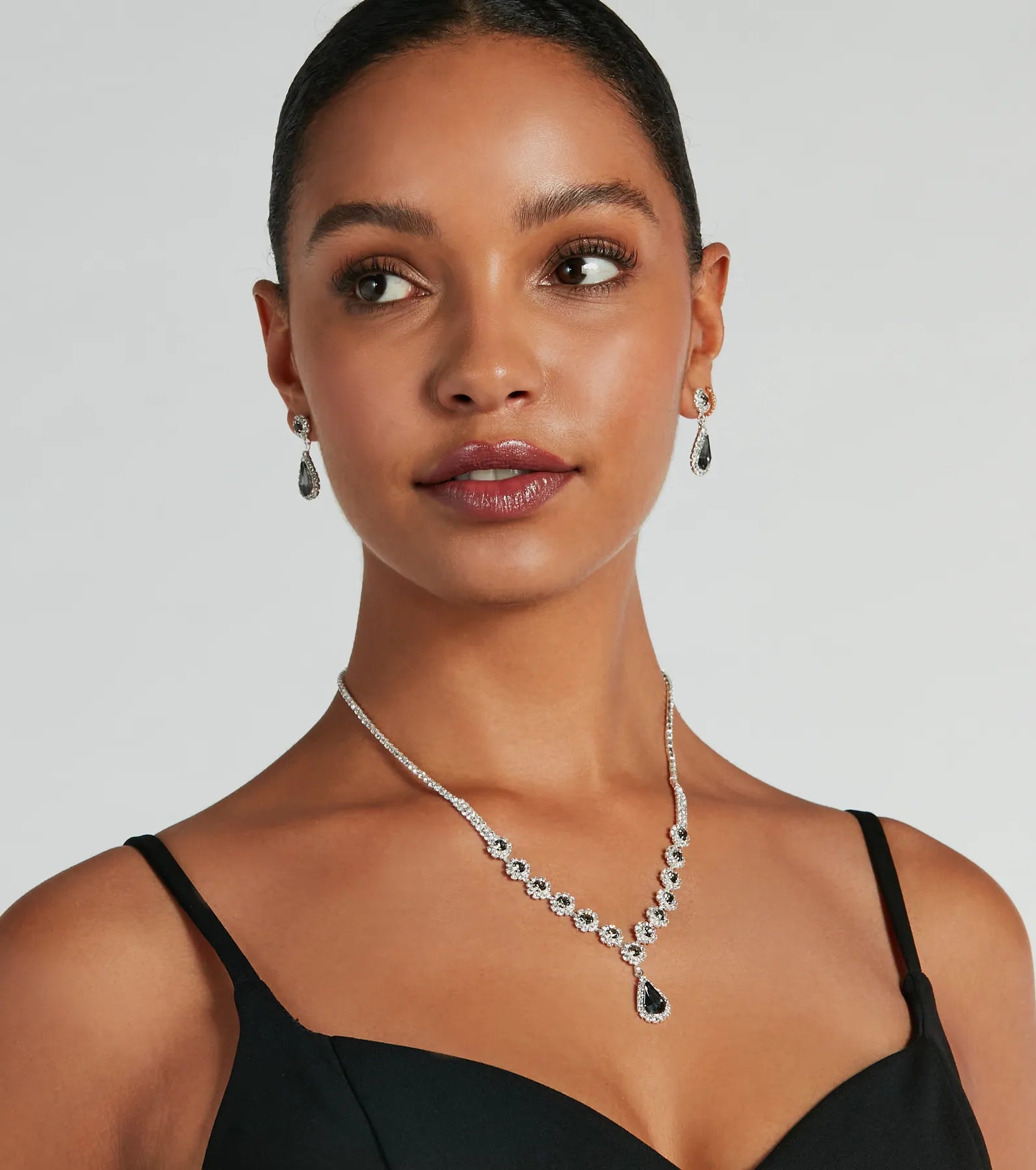 Steal The Show Necklace And Earrings Set