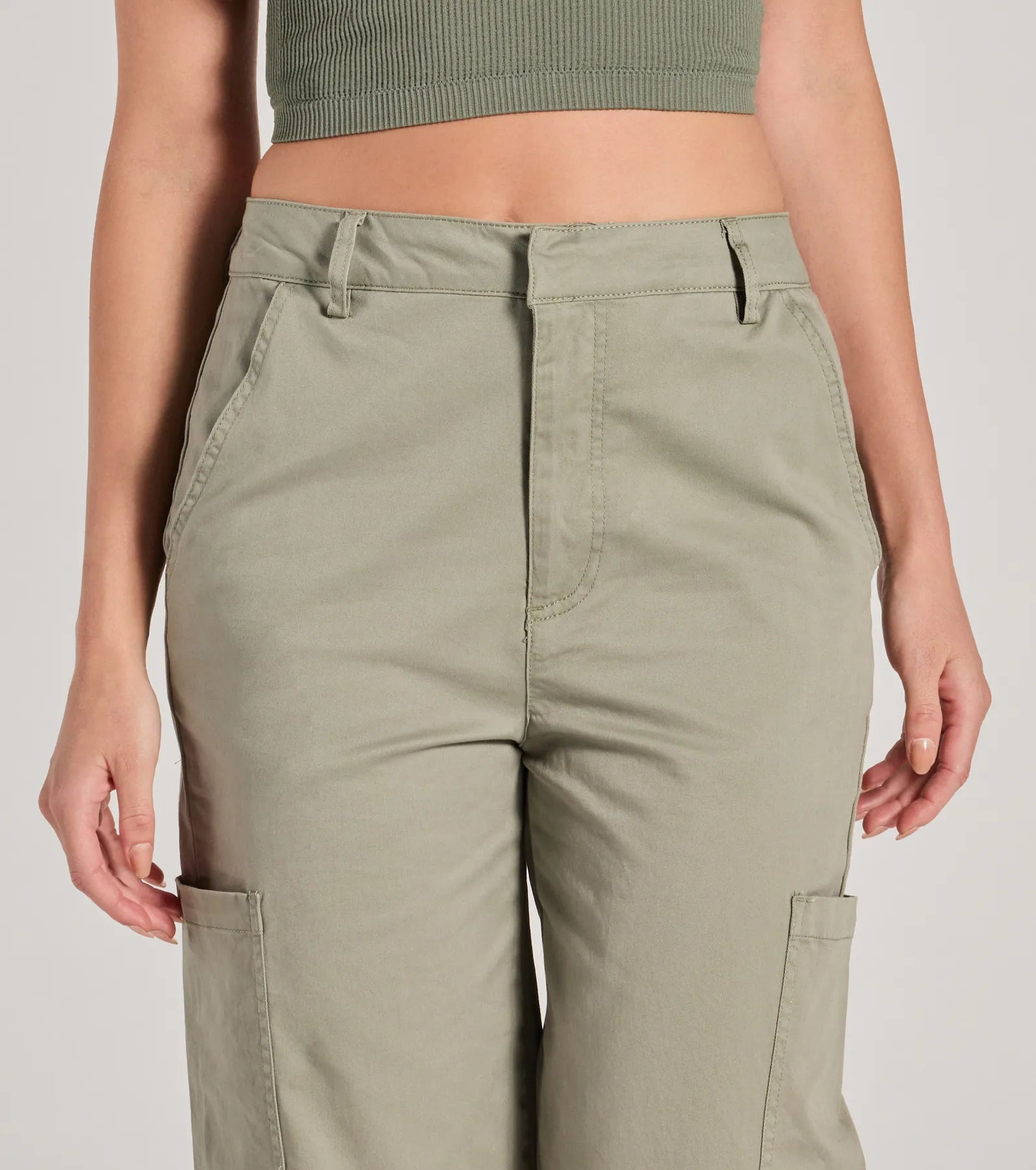 Weekend Trip High-Rise Cuffed Cargo Pants