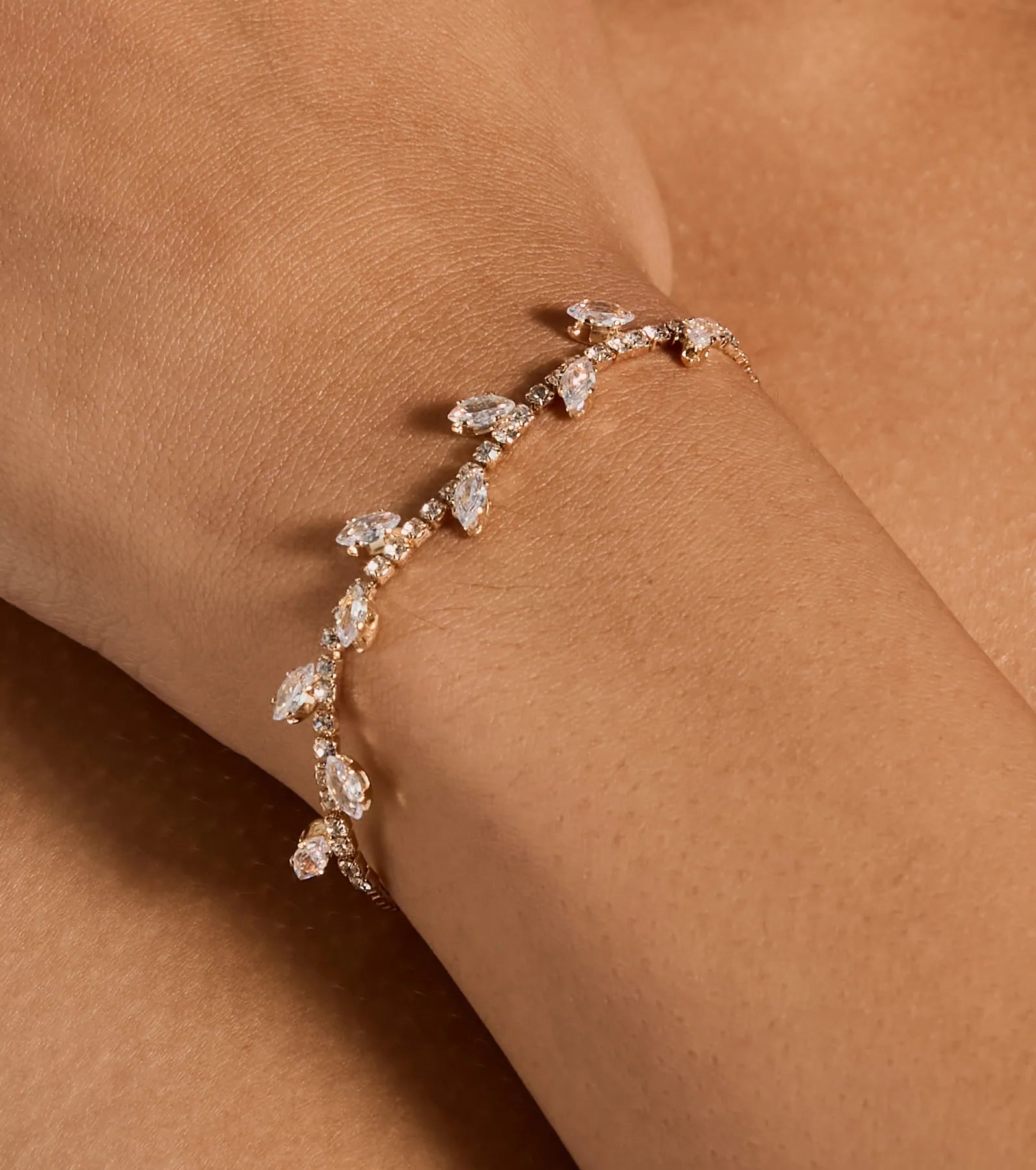 Ever So Luxe Rhinestone Leaf-Shaped Dainty Bracelet