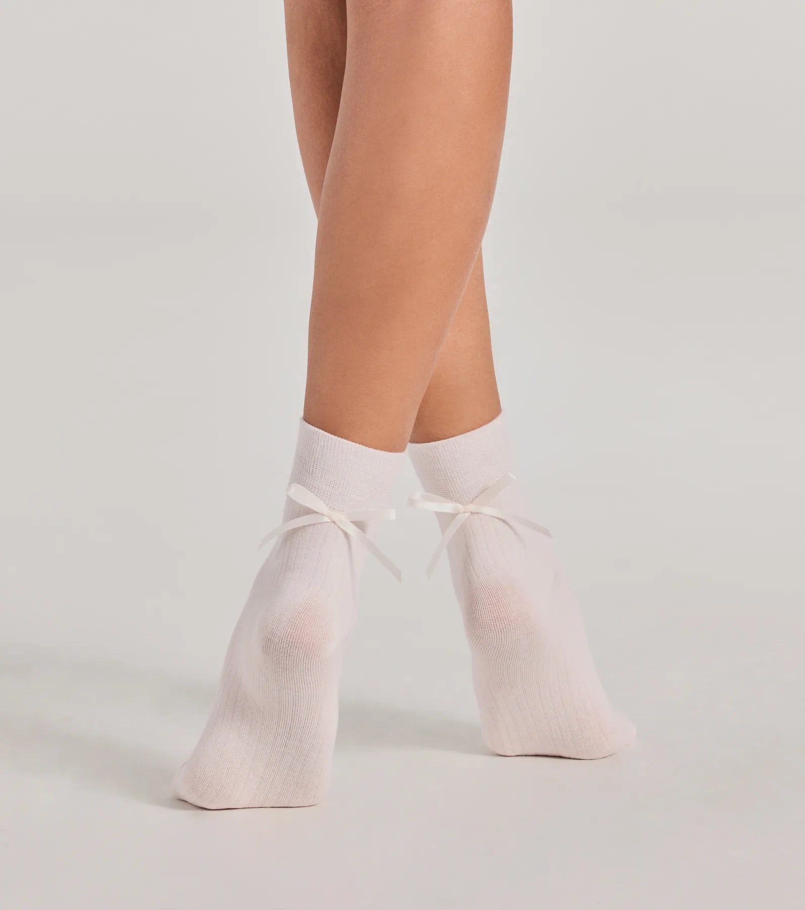 Oh-So-Adorable Bow Detail Socks