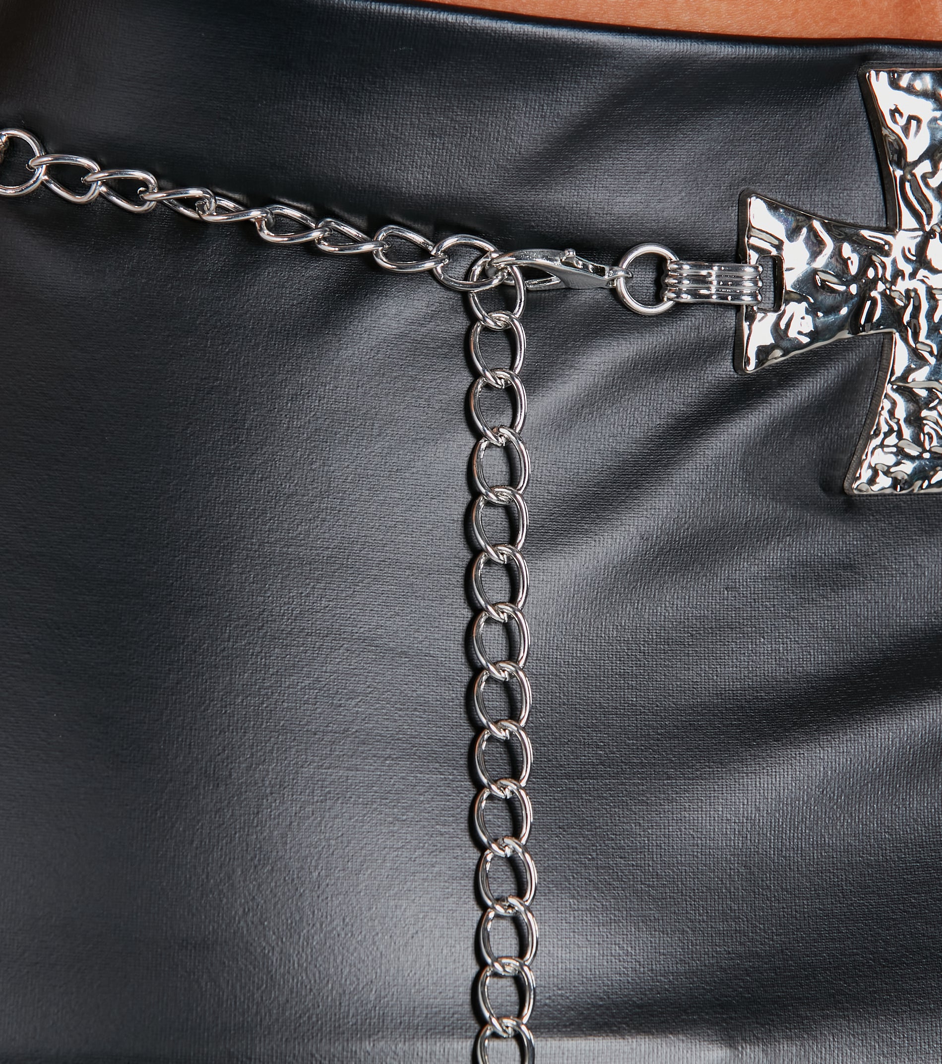 Aura Amped Cross Chain Belt