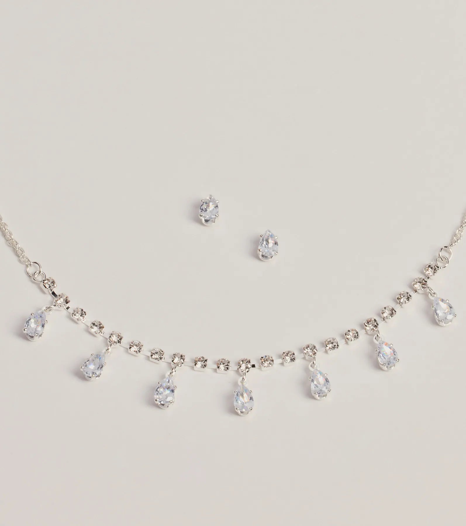 Luxe Dainty Rhinestone Necklace And Stud Earrings Set