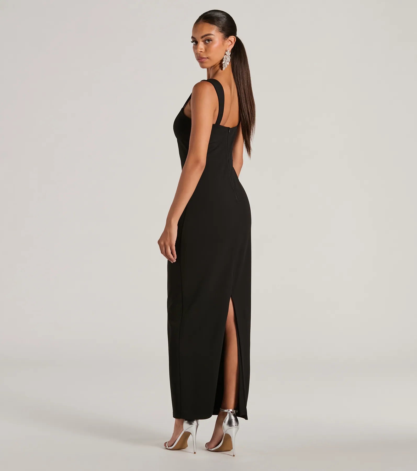 Monae Sleeveless Slim Long Crepe Formal Dress