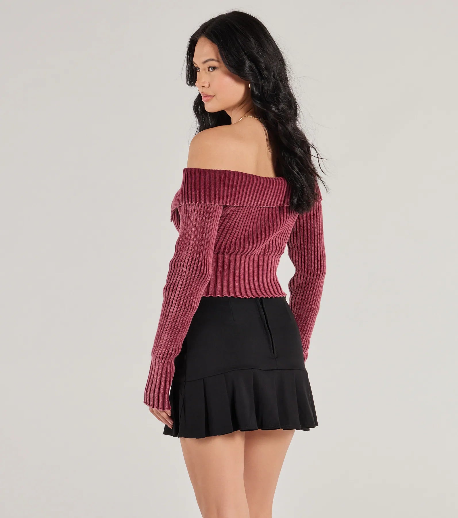 Trendsetting Style Off-The-Shoulder Cropped Knit Top