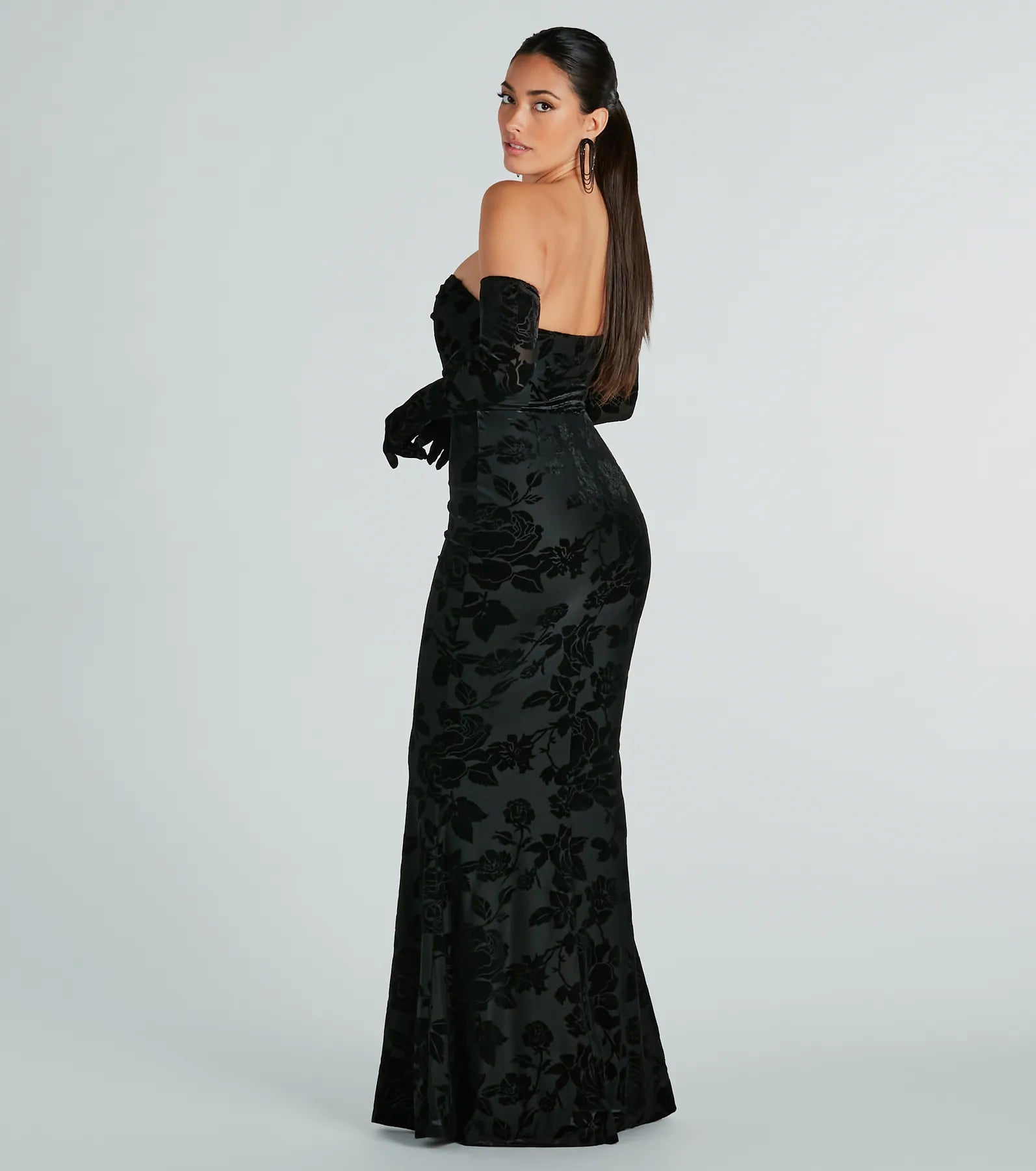 Amai Formal Velvet Strapless Dress With Gloves