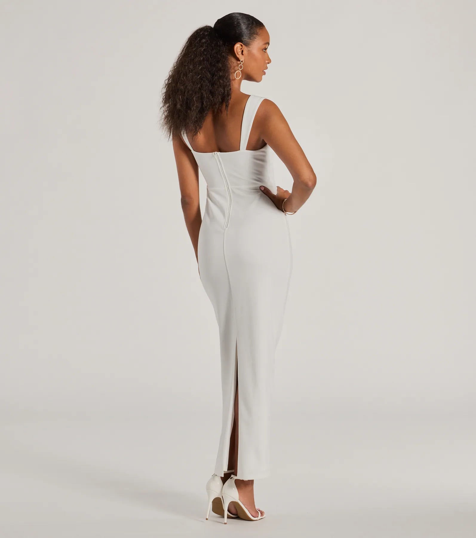 Monae Sleeveless Slim Long Crepe Formal Dress