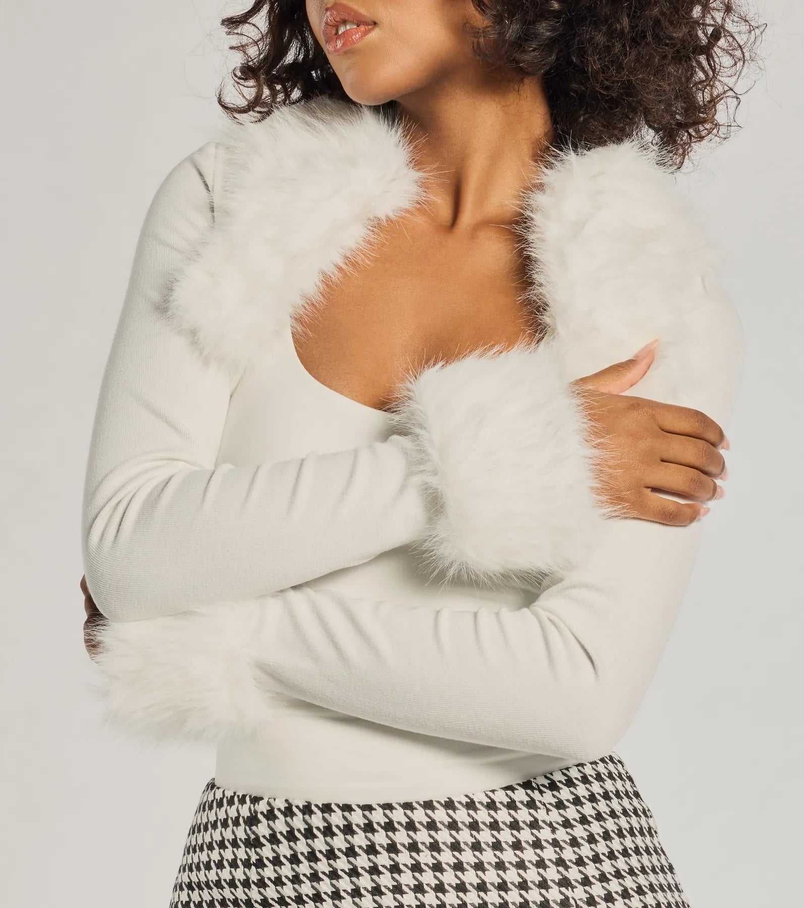 Exclusive Chic Faux Fur Long Sleeve Bolero