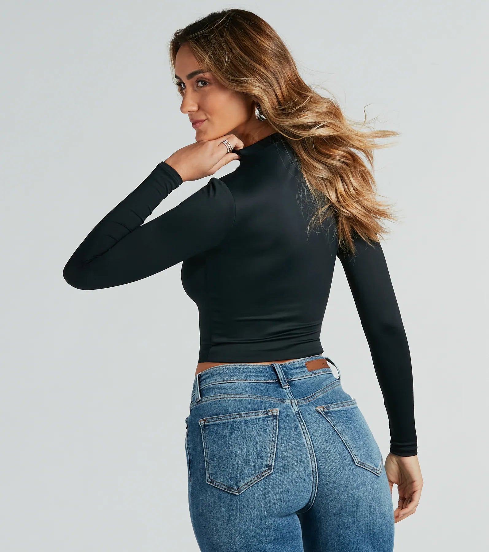 Smooth Silhouette Mock Neck Long Sleeve Crop Top