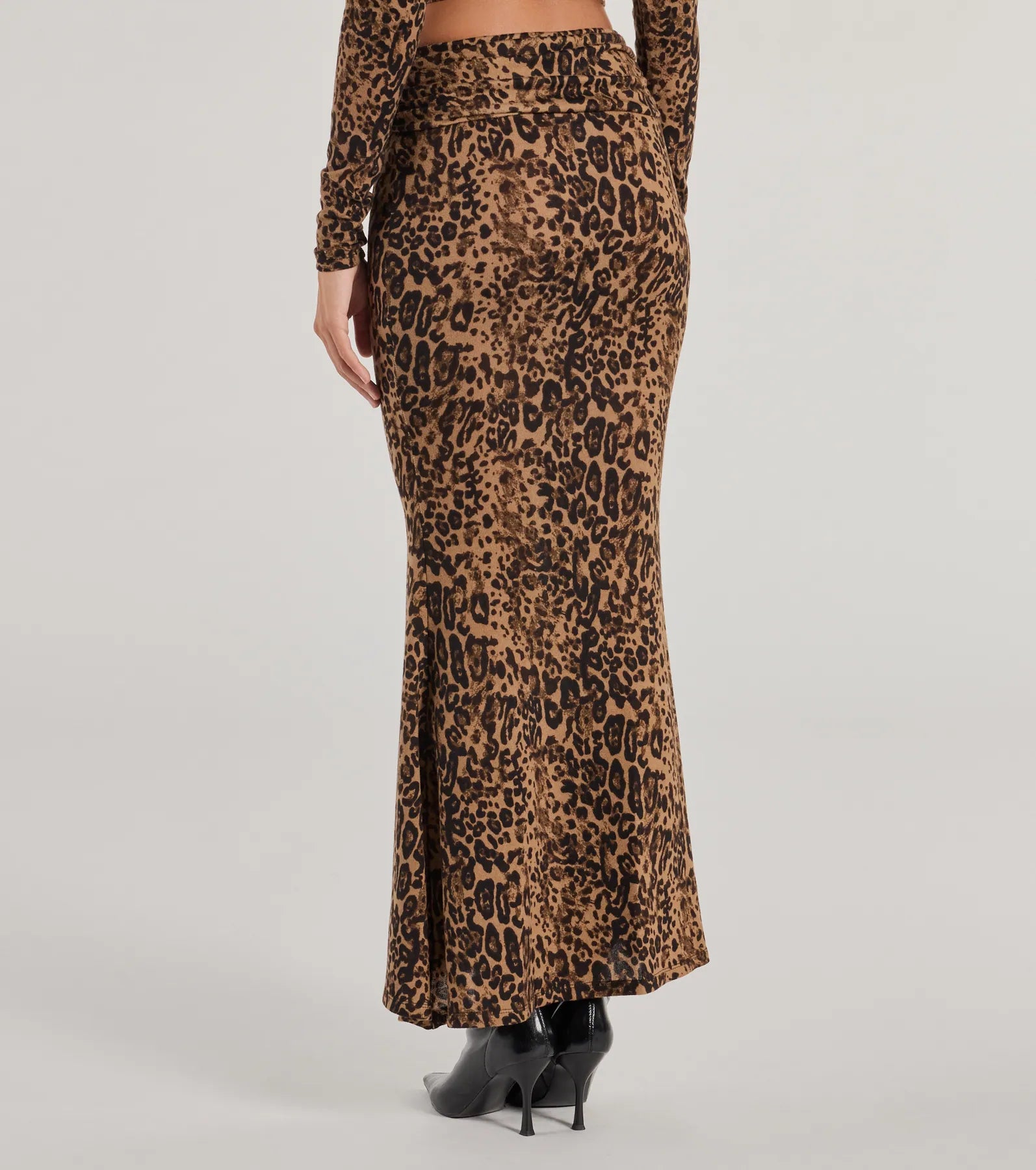 Bold Aura Leopard Print Knit Maxi Skirt