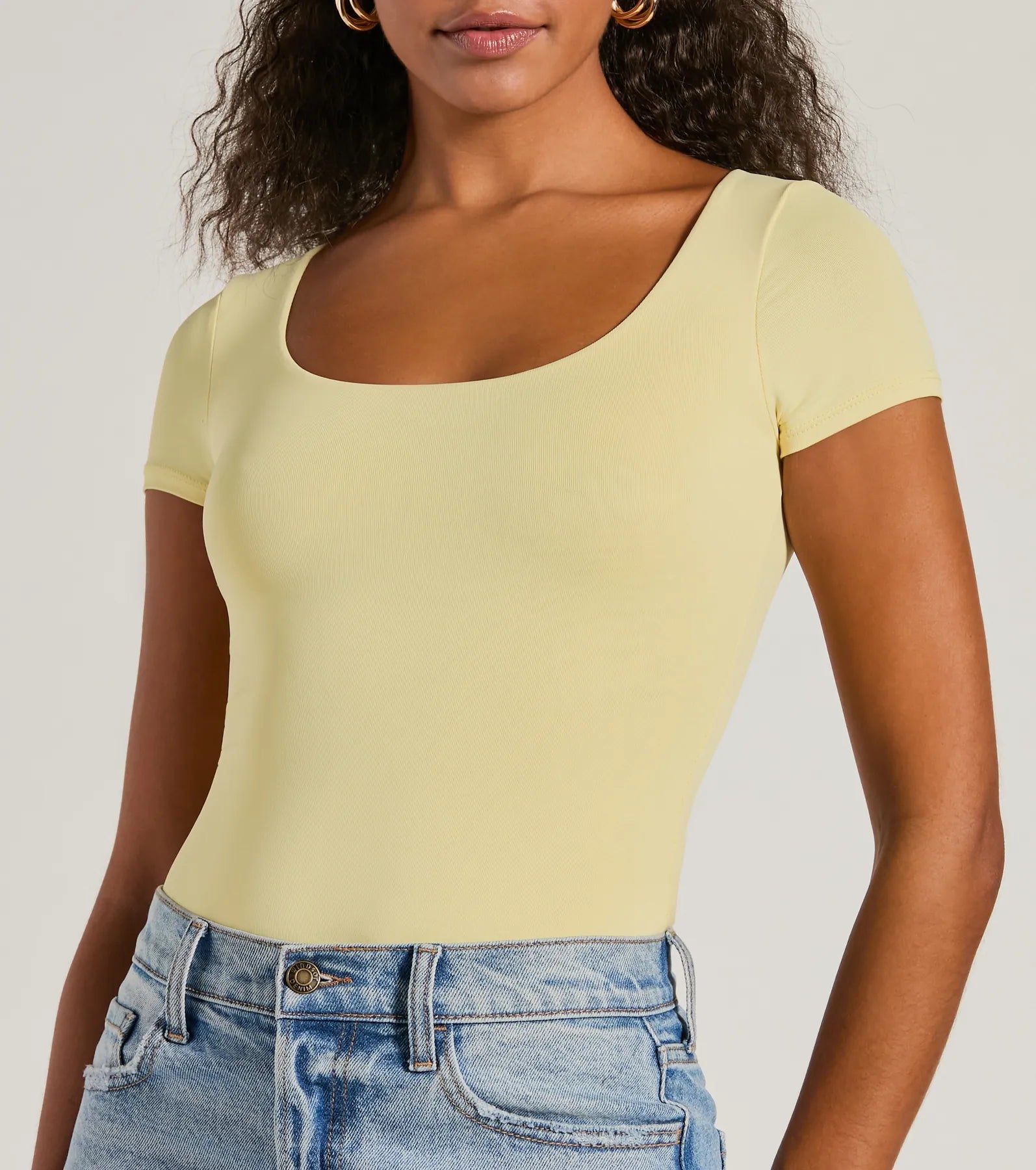 Smooth Silhouette Scoop Neck Short Sleeve Bodysuit