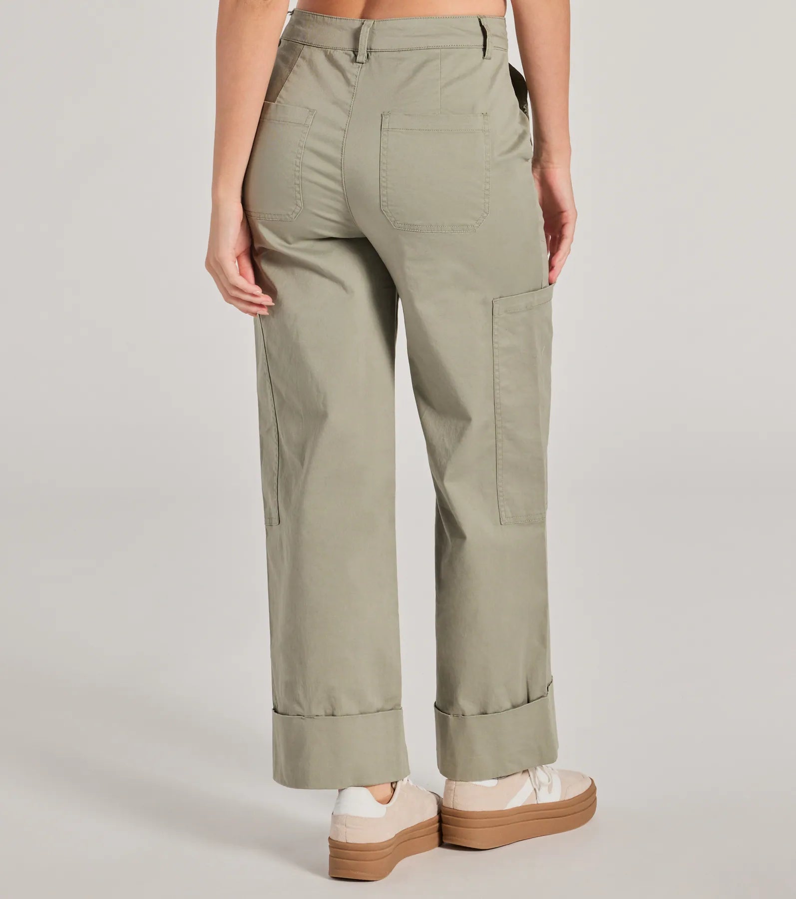 Weekend Trip High-Rise Cuffed Cargo Pants