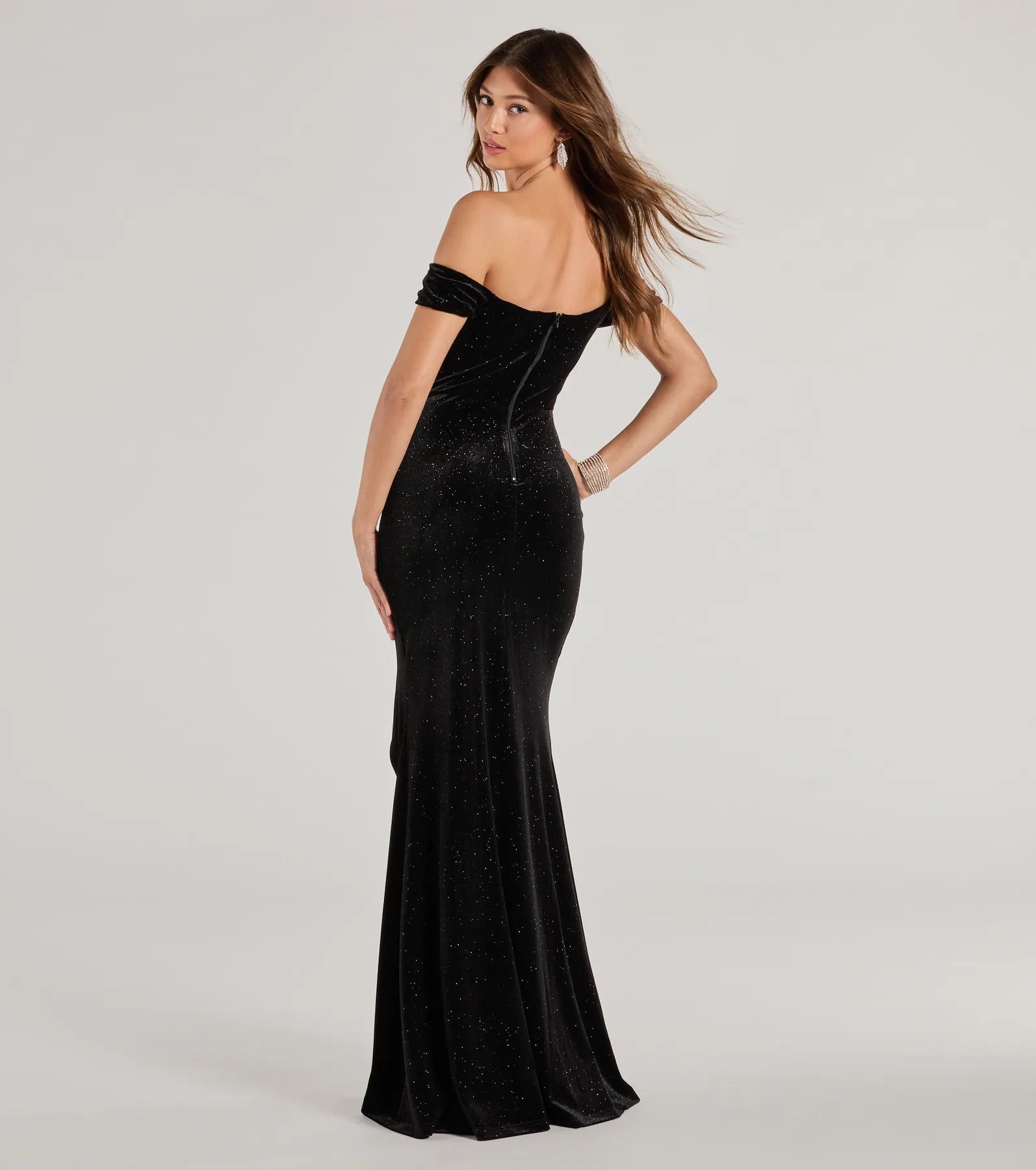 Alayna Velvet Off-The-Shoulder Mermaid Dress