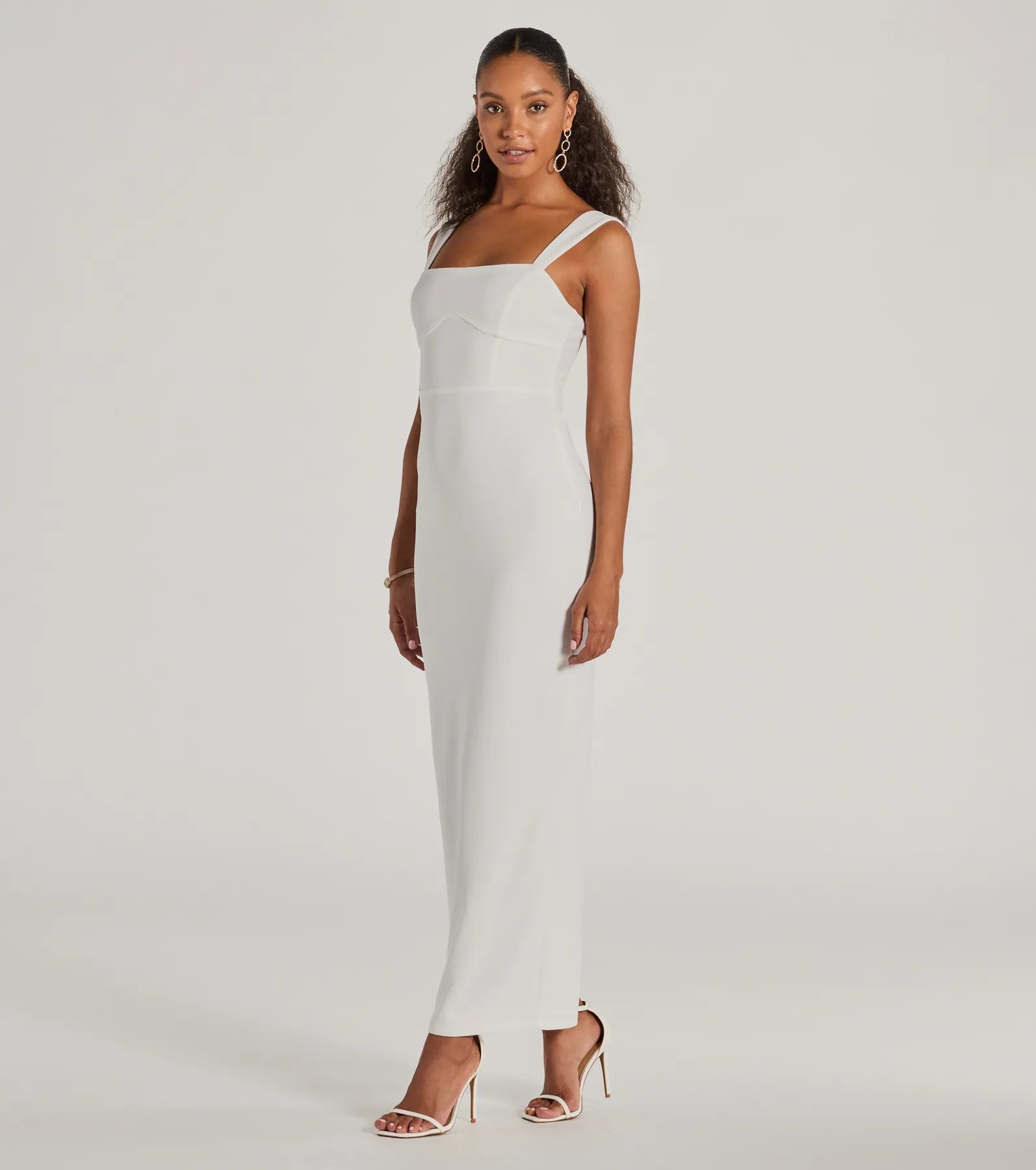 Monae Sleeveless Slim Long Crepe Formal Dress