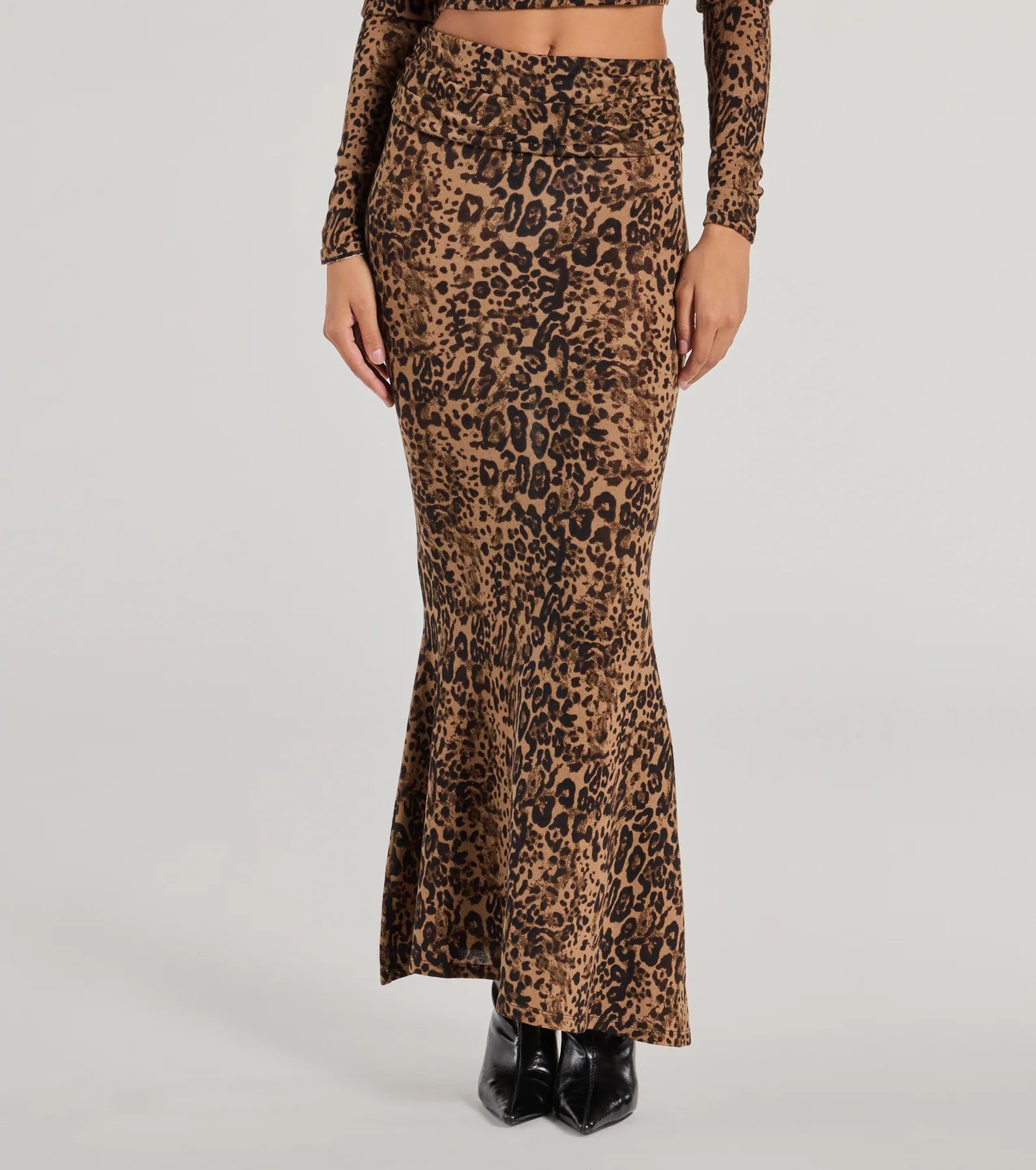 Bold Aura Leopard Print Knit Maxi Skirt