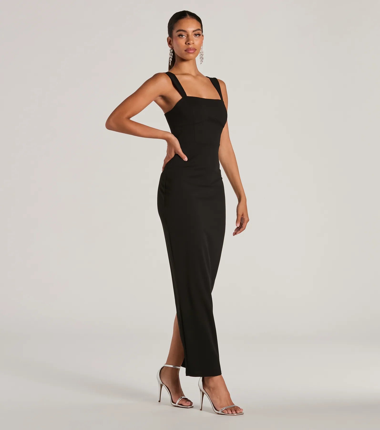 Monae Sleeveless Slim Long Crepe Formal Dress